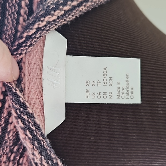 H&M - Size XS - Gray/Pink Top - 3/4 Sleeve - Picture 4 of 4